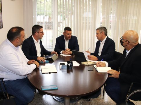 El Gobierno canario y el Cabildo de Lanzarote se comprometen a generar sinergias para impulsar el sector primario