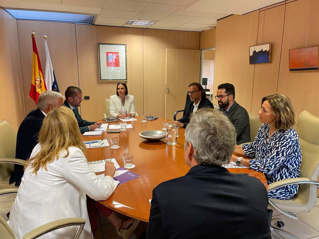 La consejera de Universidades, Ciencia e Innovación y Cultura recibe a los rectores de las universidades públicas