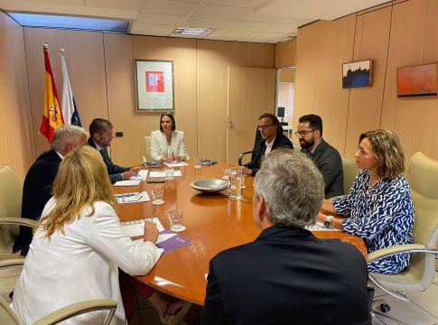 La consejera de Universidades, Ciencia e Innovación y Cultura recibe a los rectores de las universidades públicas