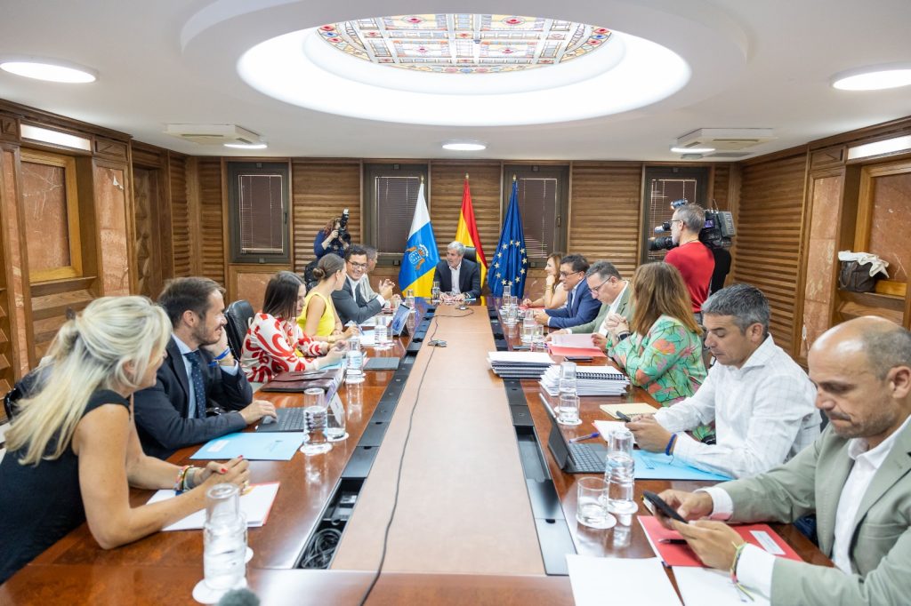 El Gobierno de Canarias encarga un informe para cuantificar los daños causados por el incendio de Tenerife