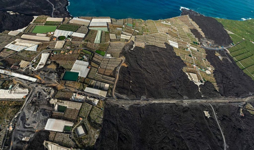 El comisionado estatal anuncia a la Asociación Social Volcán Cumbre Vieja un pago por pérdida de renta en 2022 a los agricultores sin cosecha por la erupción 