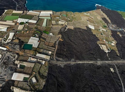 El comisionado estatal anuncia a la Asociación Social Volcán Cumbre Vieja un pago por pérdida de renta en 2022 a los agricultores sin cosecha por la erupción 