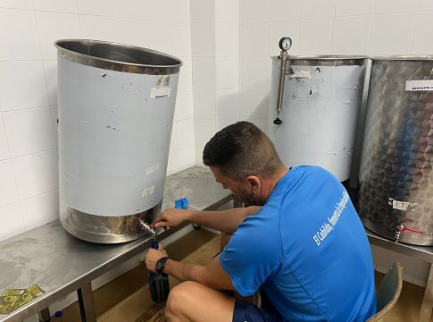 La almazara del Cabildo de Fuerteventura continúa molturando aceituna de la campaña de 2023