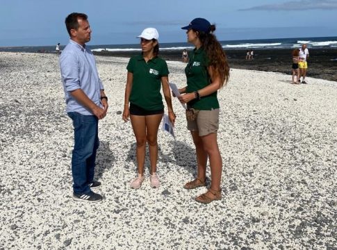 Continúa el servicio de información ambiental en diferentes zonas de La Oliva