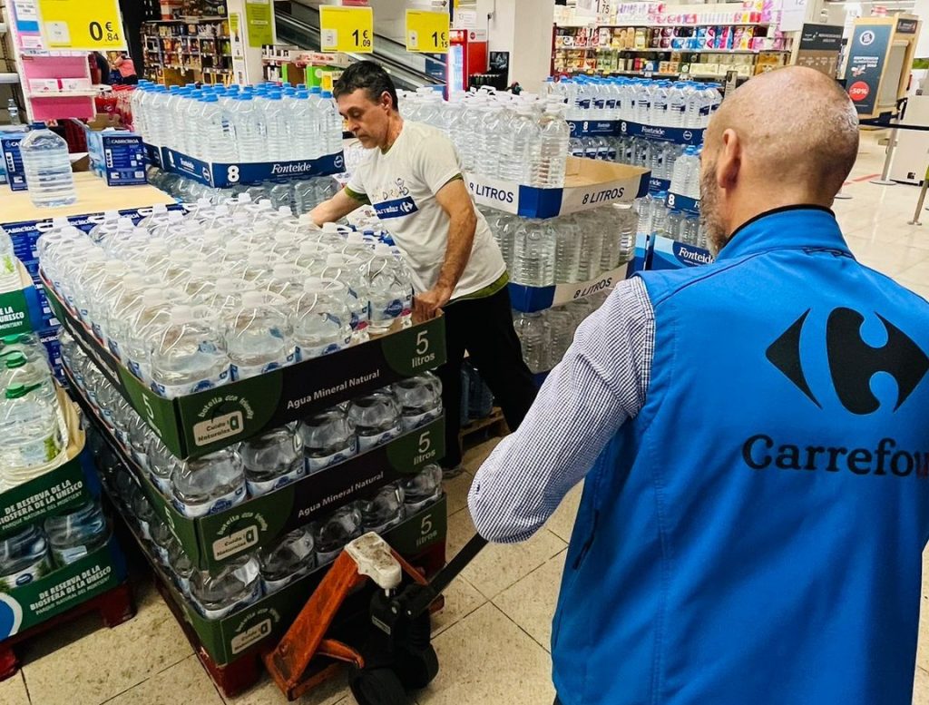 Carrefour activa su Dispositivo de Emergencias de la mano de Cruz Roja a favor de la población afectada por los incendios que asolan la isla de Tenerife