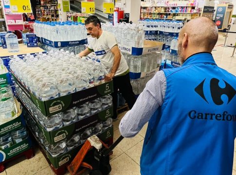 Carrefour activa su Dispositivo de Emergencias de la mano de Cruz Roja a favor de la población afectada por los incendios que asolan la isla de Tenerife