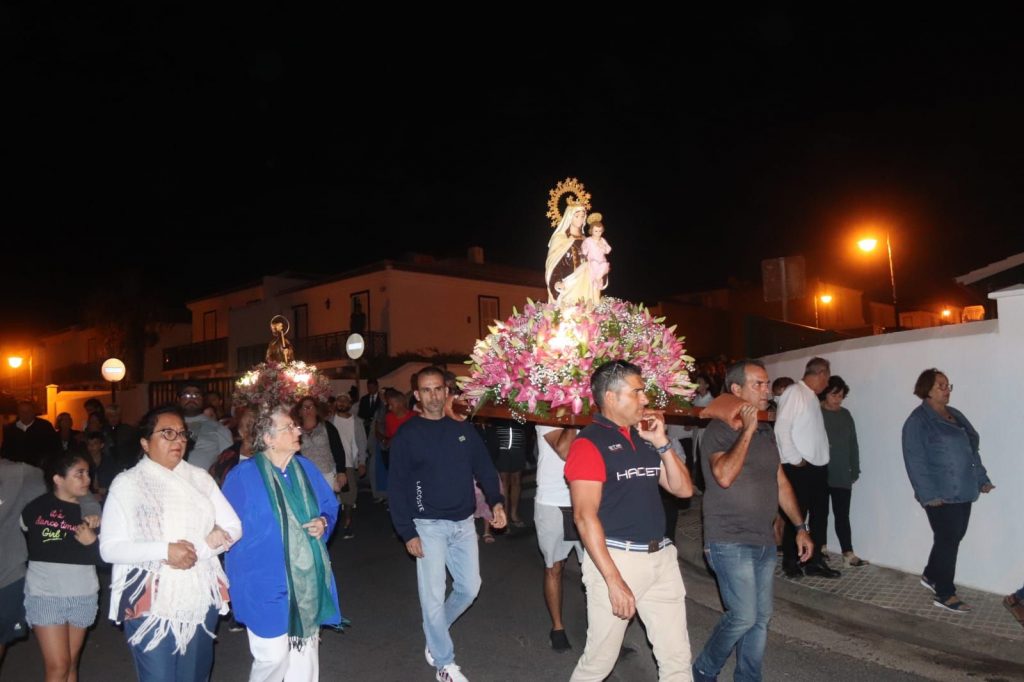 Los actos festivos siguen presentes en los barrios ariqueros