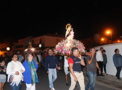 Los actos festivos siguen presentes en los barrios ariqueros