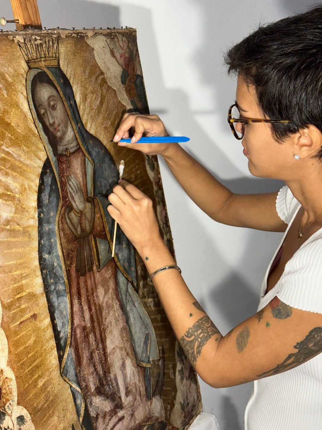 La exposición “Devoción y Materia” acerca al público el patrimonio pictórico del Santuario del Cristo 