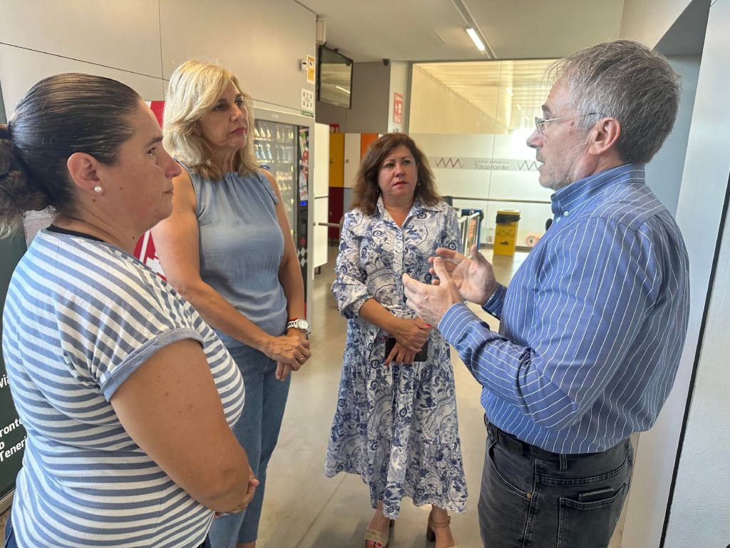 La consejera insular de Deportes se interesa por las instalaciones deportivas de Tacoronte 
