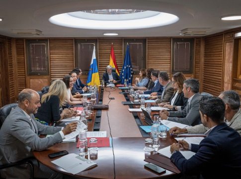 Canarias exige al Estado y a la UE el mismo trato que recibe Lampedusa para afrontar la crisis migratoria 