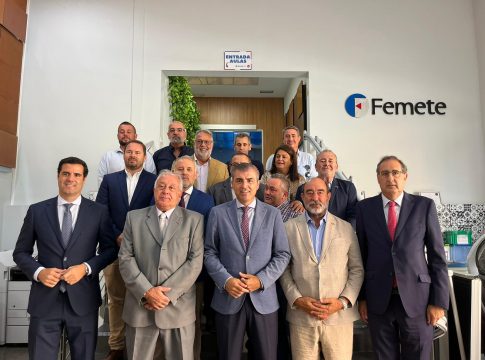Manuel Domínguez traslada a los empresarios del metal y nuevas tecnologías su compromiso para impulsar la FP Dual
