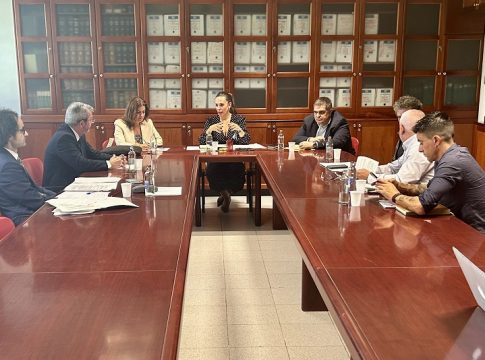 Jéssica de León destaca la importancia del diálogo social para el desarrollo de Canarias