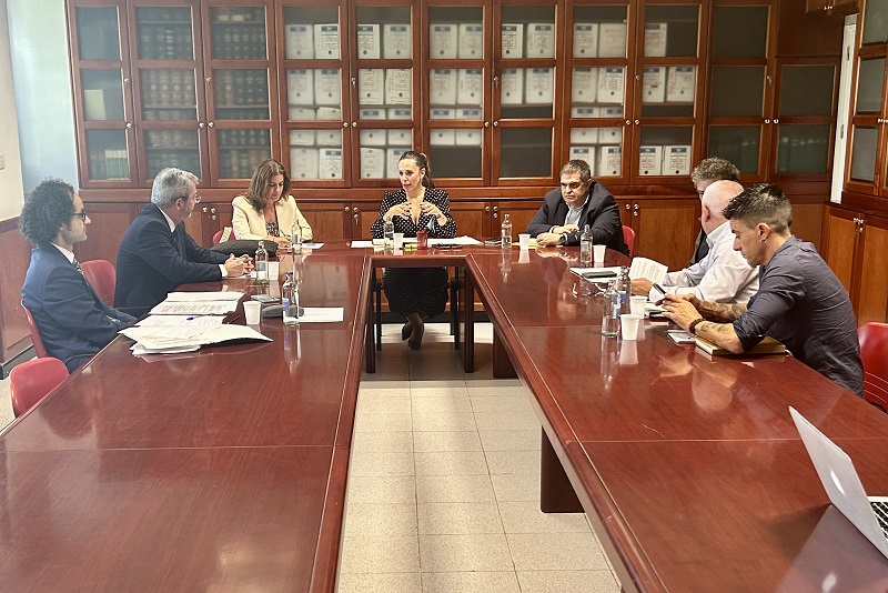 Jéssica de León destaca la importancia del diálogo social para el desarrollo de Canarias