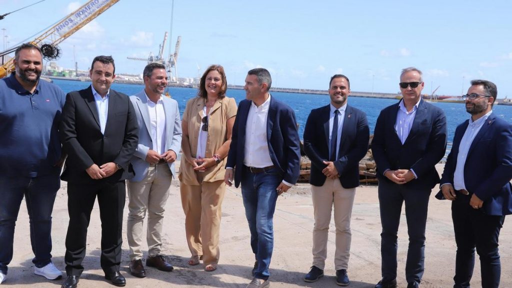 El Cabildo de Lanzarote cede la representación en la Autoridad Portuaria a la Cámara de Comercio
