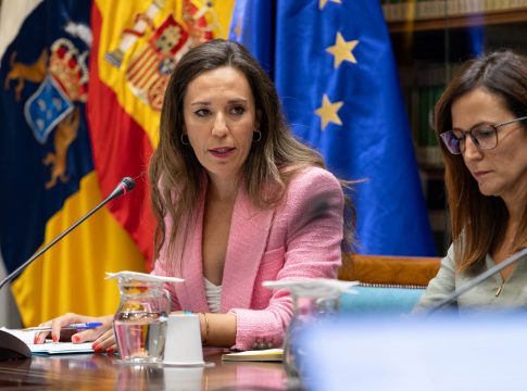 De León fija la reforma del marco normativo turístico  y la creación de empleo de calidad como principales retos de la legislatura