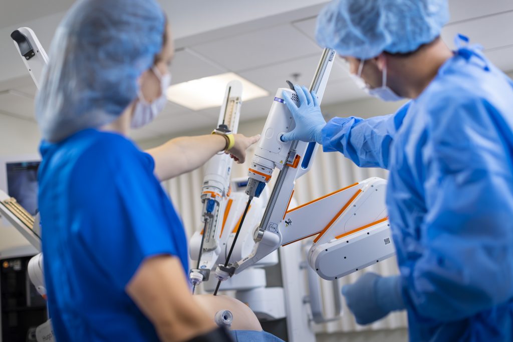 Éxito en Hospitales Universitarios San Roque y el Gabinete de Urología y Andrología en las tres primeras cirugías robóticas de cáncer de próstata
