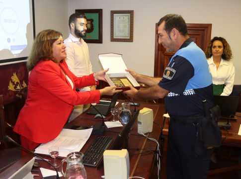 El Pleno de Tacoronte reconoce la labor de los cuerpos y fuerzas de seguridad durante el incendio forestal de agosto 