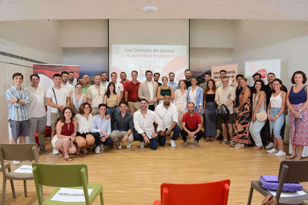 AJE presenta su proyecto para desarrollar la Ley Canaria de Apoyo a la Juventud Empresaria