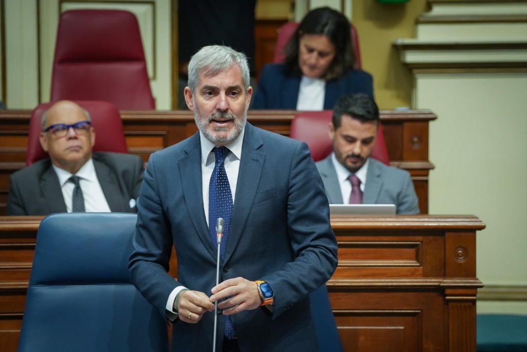 Clavijo plantea un acuerdo a todos los grupos para reclamar medidas al Estado ante la inmigración 
