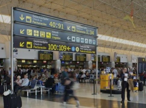 Los aeropuertos canarios registran 4,1 millones de pasajeros en agosto, un 2,6% más que en 2022