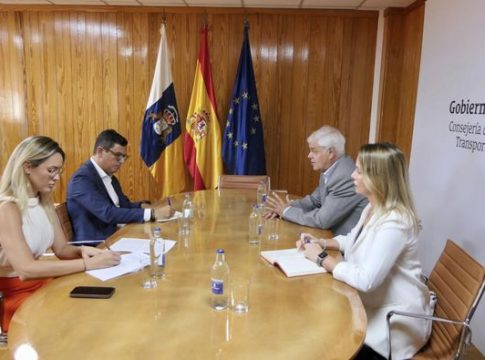 El Cabildo de El Hierro demanda mejoras en las comunicaciones aéreas y marítimas