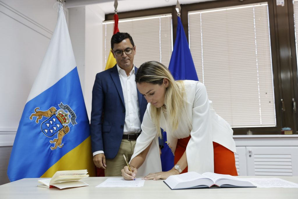 María Fernández toma posesión como directora general de Transportes del Gobierno de Canarias