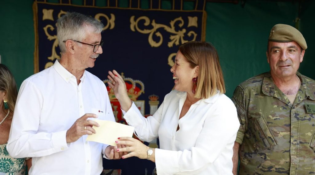 El Parlamento de Canarias colabora con Cruz Roja Española en el Día de la Banderita