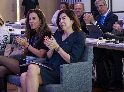 De León asiste al Foro Europeo de Turismo, con el alquiler vacacional como uno de los temas centrales