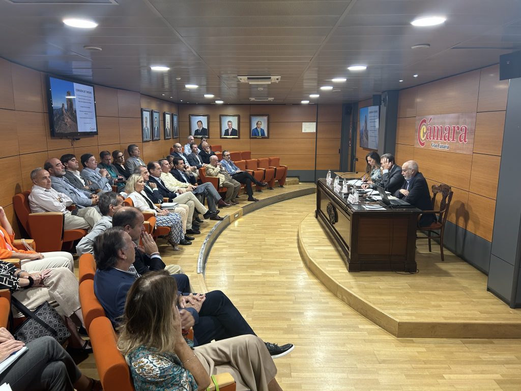 Turismo de Canarias y la Cámara de Comercio de Gran Canaria analizan nuevas líneas de colaboración