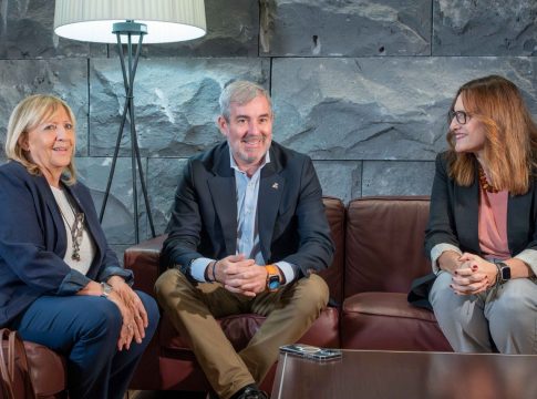 El Gobierno reconoce el trabajo de Cruz Roja para abordar la emergencia migratoria
