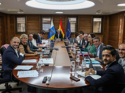 El Gobierno aprueba un crédito de 5 millones para ayudar a las pymes afectadas por el volcán en La Palma
