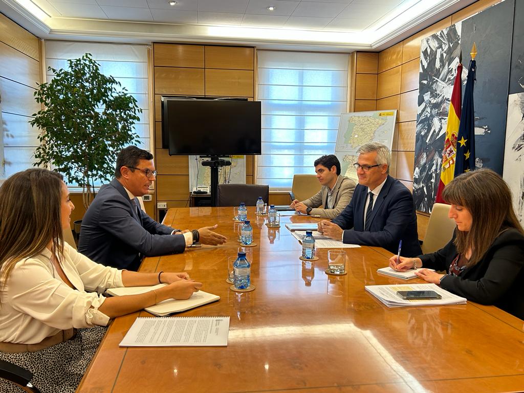 La Consejería solicita al Ministerio el mantenimiento de la bonificación al transporte terrestre para el próximo año