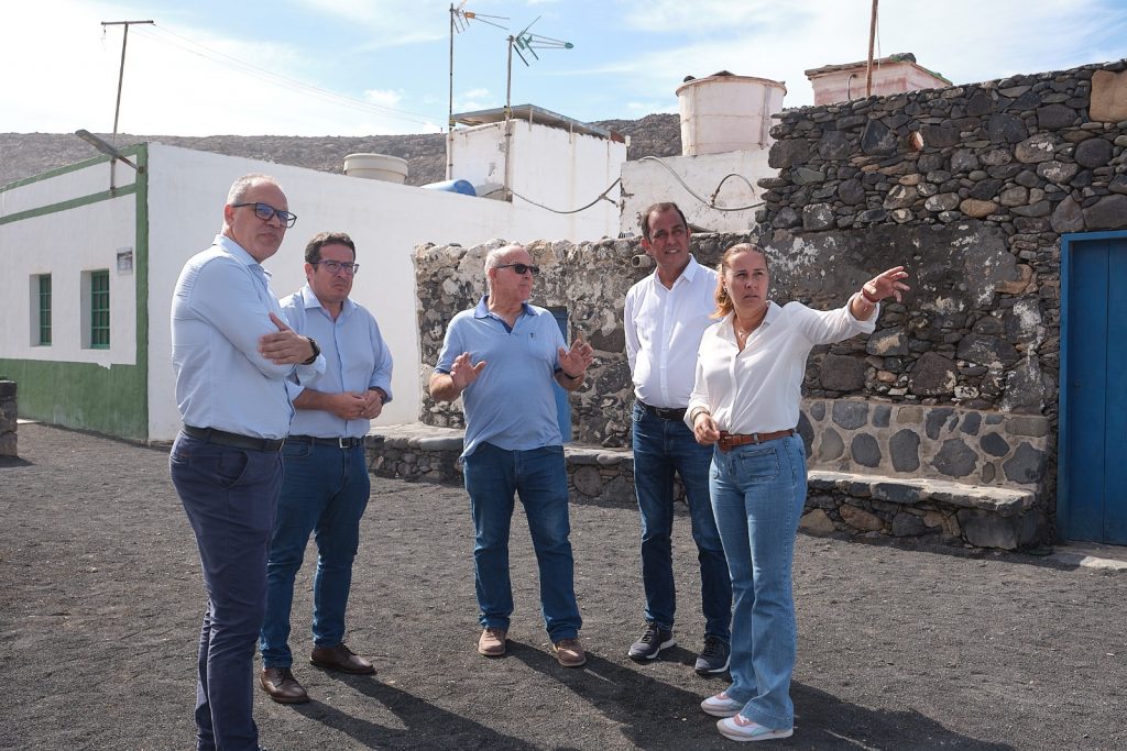 La Consejería y el Cabildo de Fuerteventura reafirman su compromiso para buscar soluciones a los núcleos costeros afectados por la Ley de Costas en Fuerteventura