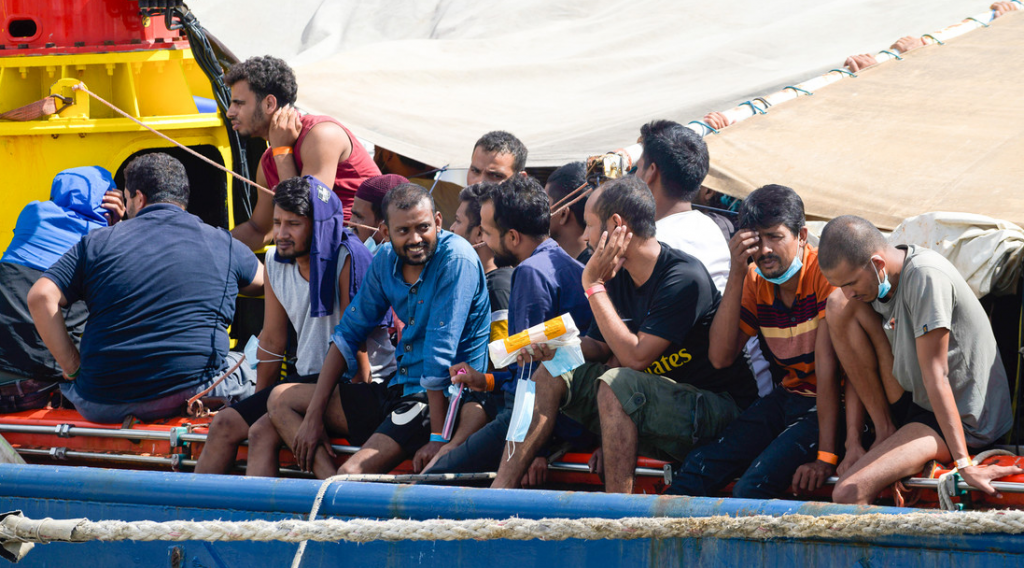Descontrol inmigratorio: Cerca de 700 inmigrantes ilegales llegan a El Hierro a bordo de cinco cayucos