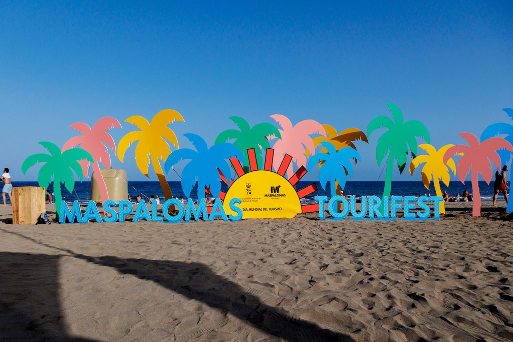 Más de 3.000 personas asisten al estreno del I Maspalomas TouriFest en Playa del Inglés