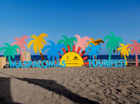 Más de 3.000 personas asisten al estreno del I Maspalomas TouriFest en Playa del Inglés