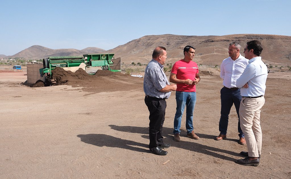 Responsables del Cabildo de Fuerteventura y del Gobierno de Canarias visitan la planta de Compost Majorero para conocer sus últimos avances