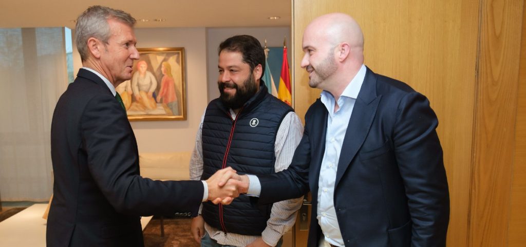El presidente de la Xunta recibe al líder de los Jóvenes Empresarios de España