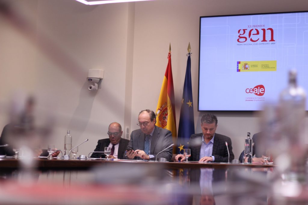 La empresa valenciana Bet Solar gana el Premio Nacional Joven Empresario de CEAJE