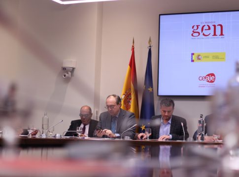 La empresa valenciana Bet Solar gana el Premio Nacional Joven Empresario de CEAJE