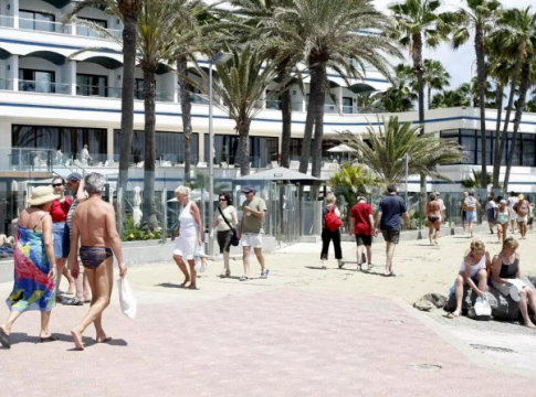La marcha del turismo extranjero hasta septiembre hace prever que Canarias pueda superar las llegadas de 2022 e incluso 2019