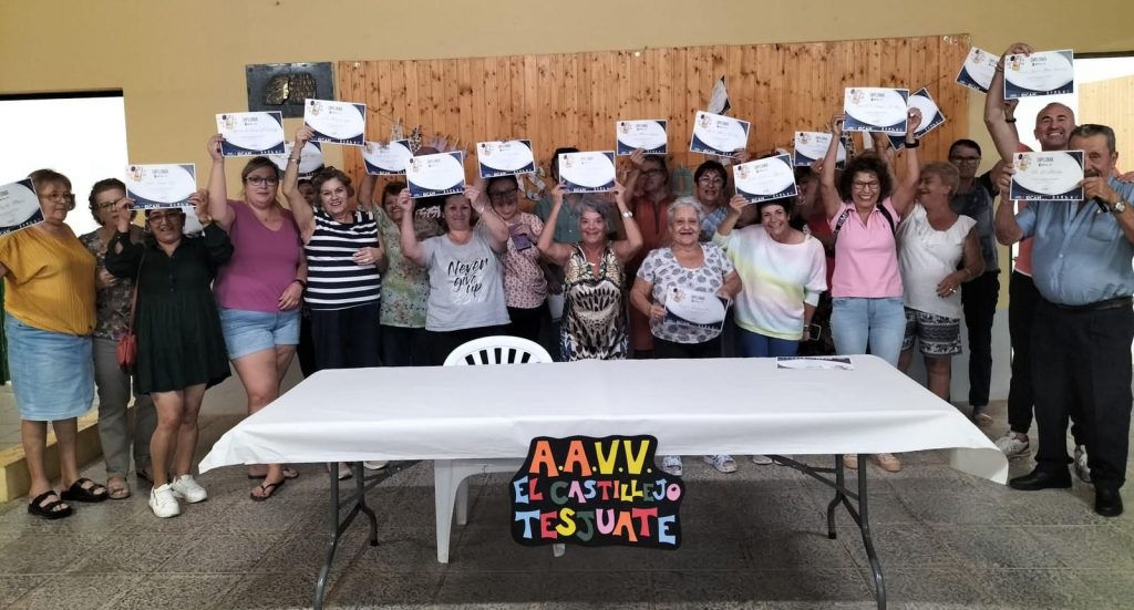 Más de 200 personas participan en los cursos para aprender a usar el teléfono móvil del Cabildo de Fuerteventura