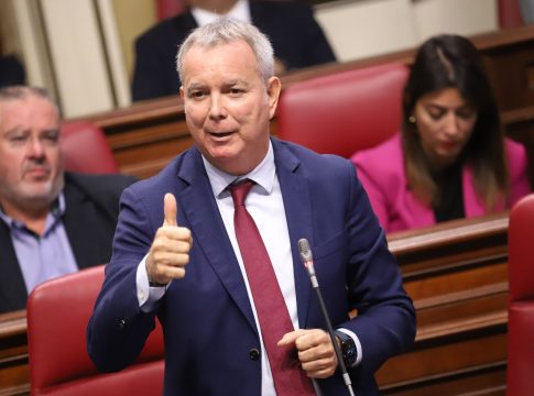 Franquis acusa al Gobierno canario de estar “al servicio” del PP y en contra de los intereses de Canarias