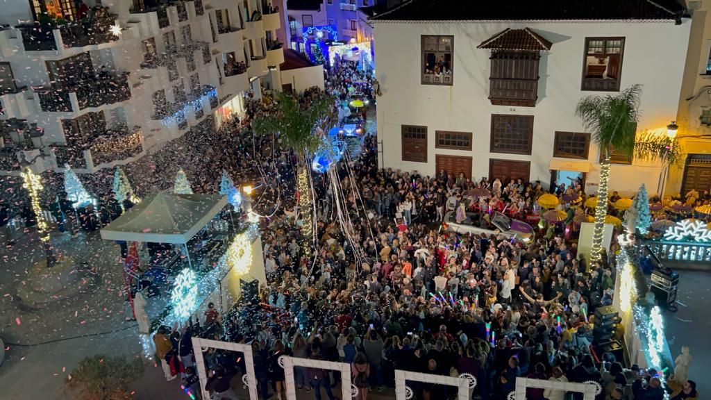Más de 5.000 personas abarrotaron Icod de los Vinos en la cabalgata de los Reyes Magos