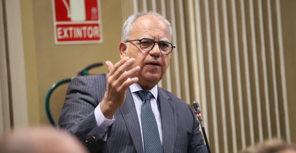Curbelo plantea un nuevo modelo turístico que incremente su repercusión en el bienestar social de los canarios