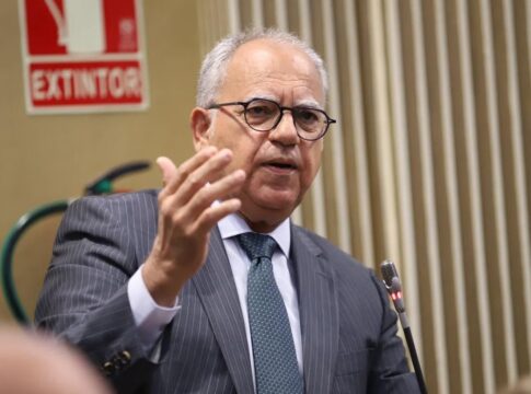 Curbelo plantea un nuevo modelo turístico que incremente su repercusión en el bienestar social de los canarios