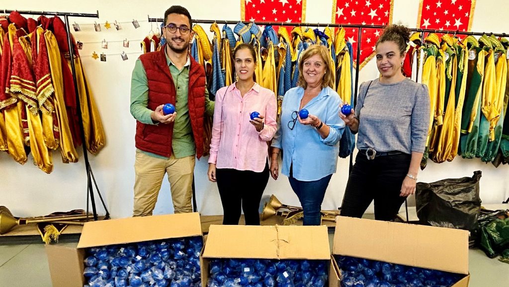 Aqualia colabora con 1200 pelotas antiestrés para celebrar la llegada de los Reyes Magos en Puerto de la Cruz