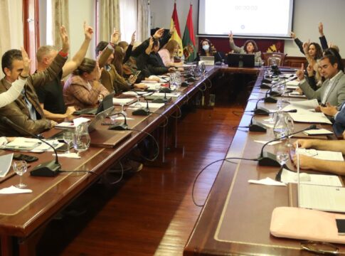 El Ayuntamiento se alinea con la Plataforma Vecinal TF-5 para exigir mejoras en el proyecto de ampliación de la autopista del norte