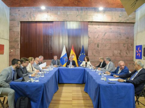 El Gobierno traslada a los grupos parlamentarios una solución canaria para flexibilizar la regla de gasto